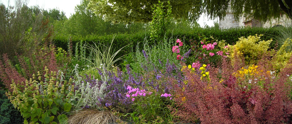 massif parterre fleuri realise par nos equipes paysagistes